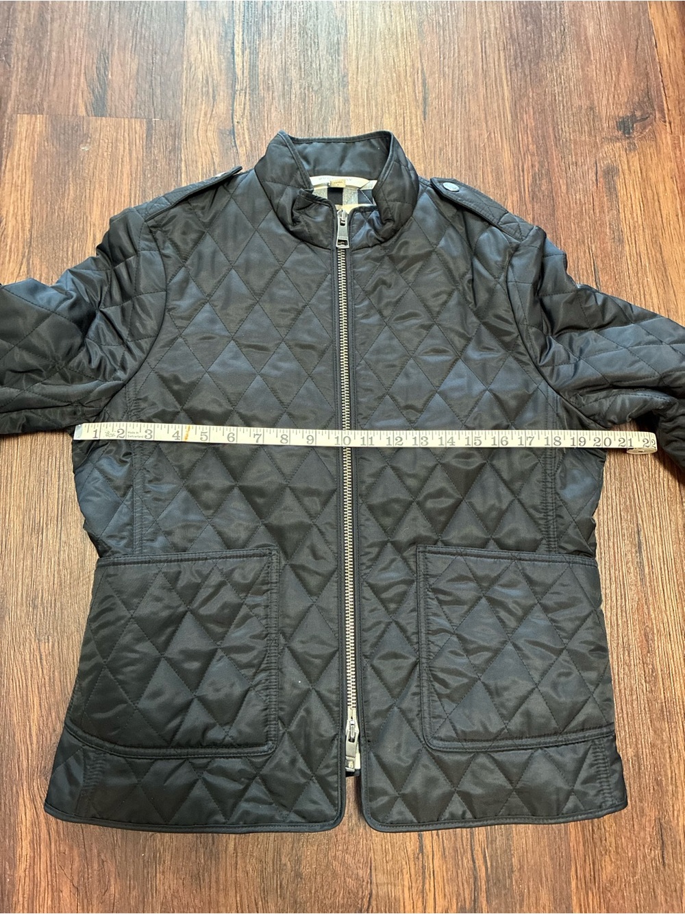 Burberry Black Quilted Women's Puffer Jacket - Picture 5 of 8